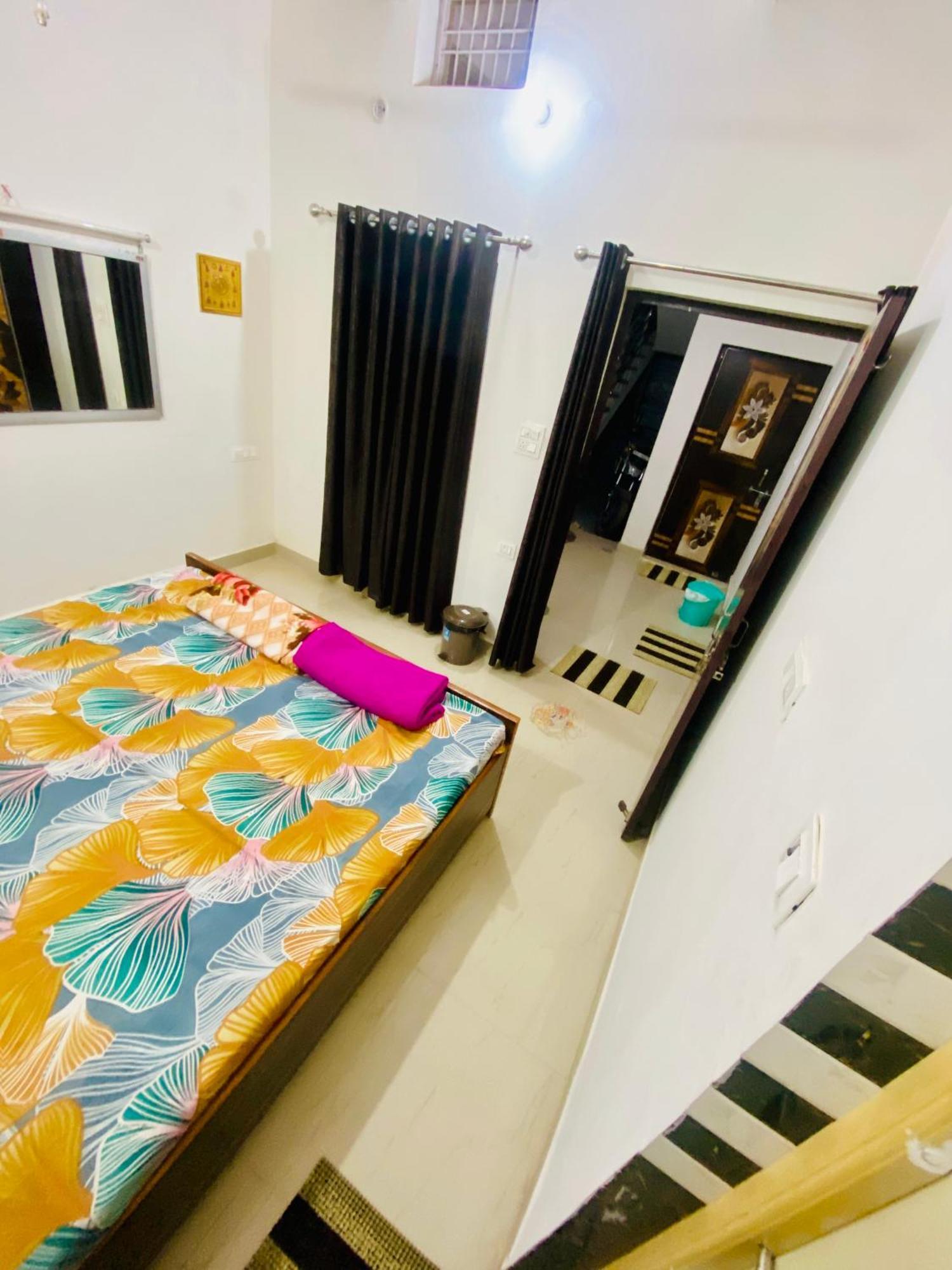 Nirupam Sadan Homestay Vrindāvan Exteriér fotografie